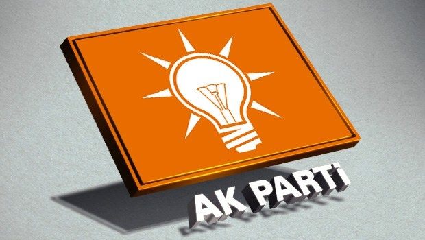 Eski bakandan AKP yorumu: Görevden almalar ve istifalar devam edecek